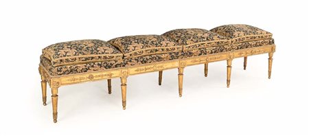 Panca in legno dorato, fine del XVIII secolo cm 50x230x45 seduta...