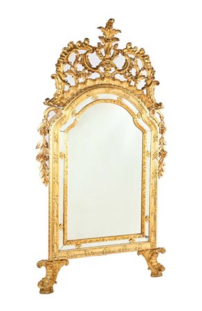 Specchiera in legno intagliato e dorato, Piemonte, XVIII secolo cm 187x96...