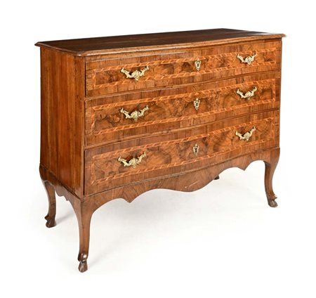 Cassettone in noce e radica, XVIII secolo cm 93x120x52 facciata lievemente...