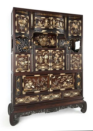 Cabinet "Shibayama", Giappone, periodo Meiji (1868 - 1912) cm 215x168x45 Lo...