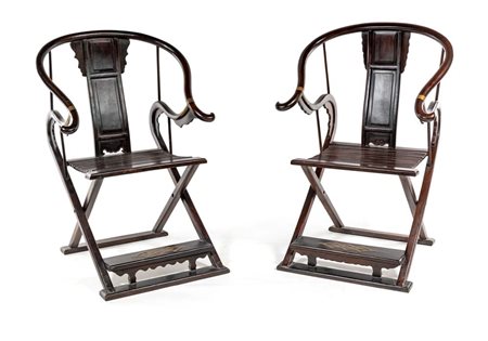 Coppia di troni pieghevoli in stile Ming, XX secolo cm 106x70x67 struttura...