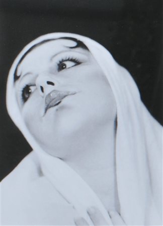Cindy Sherman (New Jersy 1954) Madonna, 1975/1997;Gelatina ai Sali d’argento...