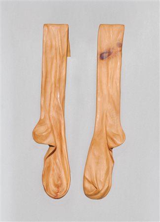 Livio de Marchi (Venedig/Venezia 1943) Due calzini appesi;Legno, altezza 51...