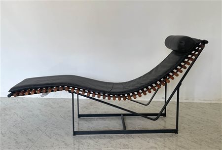 Peter Strassl Chaise longue modello Spine Back, 1980 circa;Tondino noce naz....