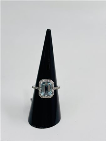 ANELLO IN ORO BIANCO CON ACQUA MARINA