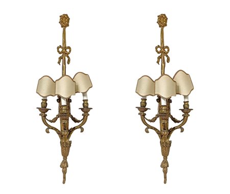Coppia di applique in bronzo dorato a tre luci
