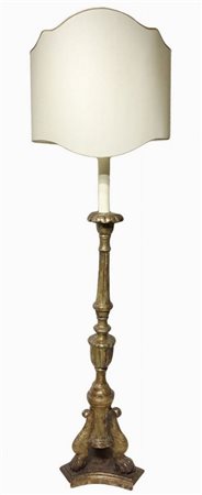 Candeliere da terra in legno dorato con paralume, 19° secolo