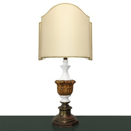 Lume a petrolio in porcellana bianca e legno