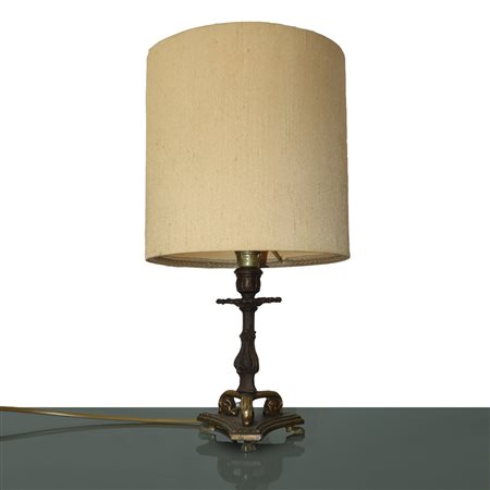 Lume con base tripode in ottone con paralume in stoffa, 20° secolo