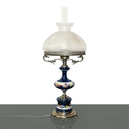 Lume in porcellana blu e bianca e decorazione floreale con inserti in metallo