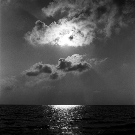 Emiliano Bossoletti (Roma, 1994 - ) 
Chasing Sun 3 
 Paper Size 21 x 21 cm / Image size: 20 x 20 cm