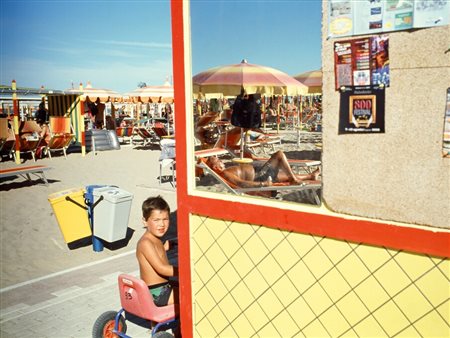 Fabrizio  Alzati (Milano, Italia, 1972 - ) 
On the beach 
 Paper Size 21 x 29,7 cm  Image size: 20,3 x 27,4 cm