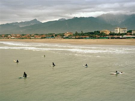 Fabrizio  Alzati (Milano, Italia, 1972 - ) 
Surfers 
 Paper Size 21 x 29,7 cm  Image size: 20,3 x 27,4 cm