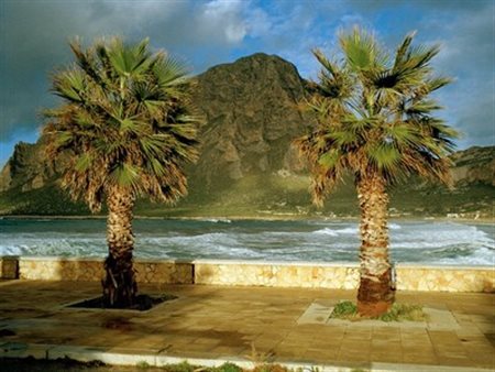Fabrizio  Alzati (Milano, Italia, 1972 - ) 
Mount Cofano 
 Paper Size 21 x 29,7 cm  Image size: 20,3 x 27,4 cm