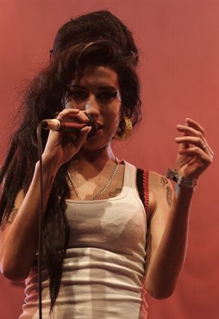 Hervé  All (Lione, Francia, 1976 - ) 
Amy Winehouse 
 Sheet Size 21 x 29,7 cm / Image size: 18,49 x 28 cm
