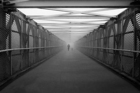 Elliott Grieshofer (Austria, 1994 - ) 
Passeggiata nella nebbia 2022
 330 x 483 mm