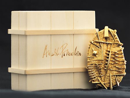 ARNALDO POMODORO Morciano di Romagna 1926 Sasso scultura in bronzo dorato,...