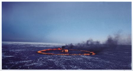 XIN CANG 1967 Betwenn man and nature fire, 2003 stampa lambda a colori sotto...