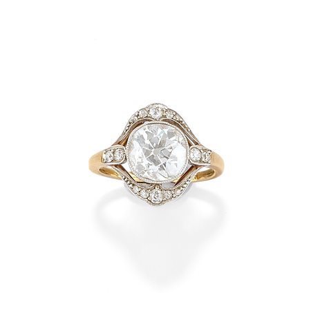 Anello con diamanti