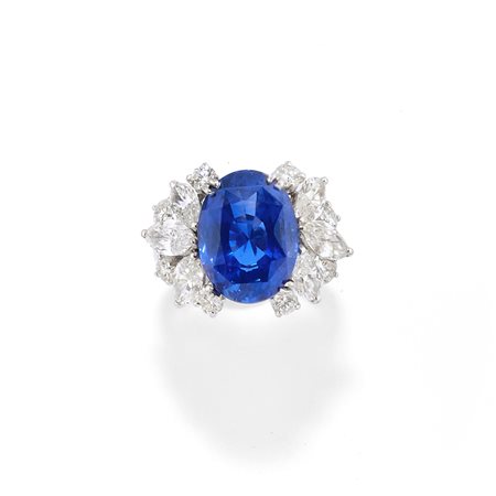 Anello con zaffiro