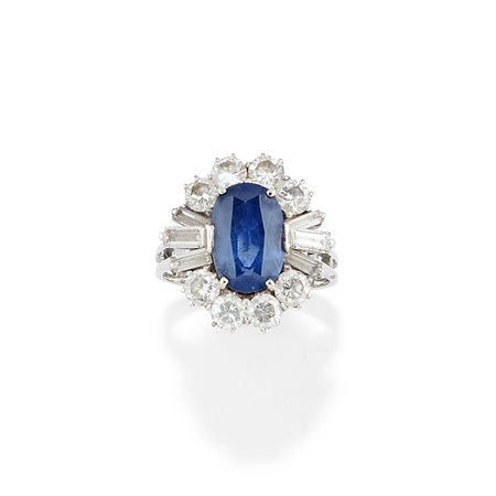 Anello con zaffiro