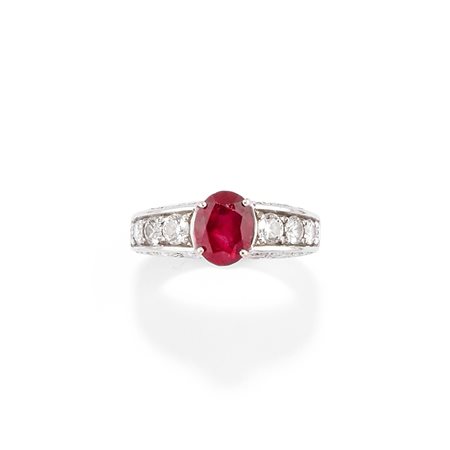 Anello con rubino