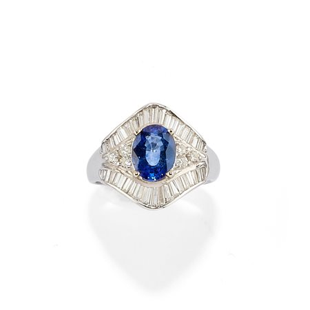 Anello con zaffiro