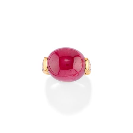 Anello con pietra rossa