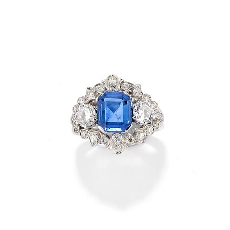 Anello con zaffiro