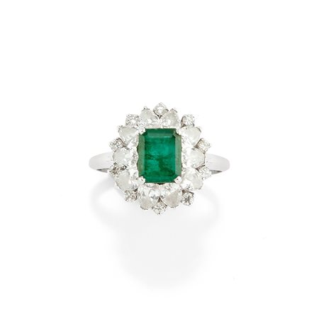 Anello con smeraldo