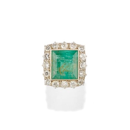 Anello con smeraldo