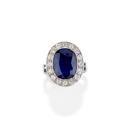 Anello con zaffiro
