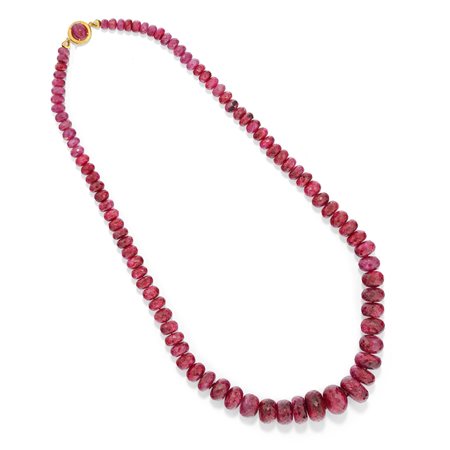 Lunga collana con rubini 