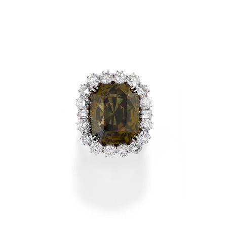 Anello con zircone naturale e diamanti