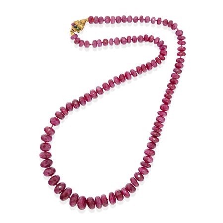 Lunga collana con rubini