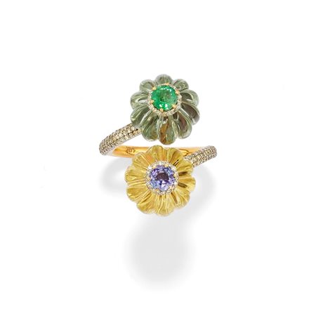Anello con pietre di colore 
