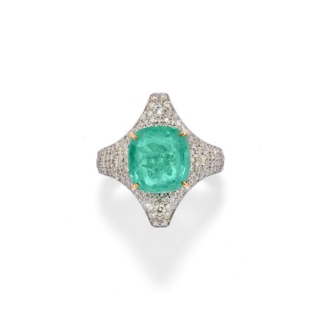Anello con smeraldo