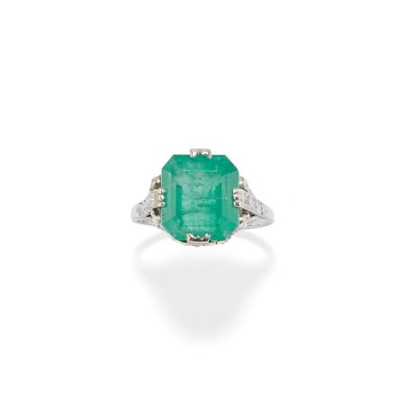 Anello con smeraldo 