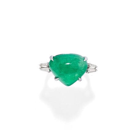 Anello con smeraldo e diamanti