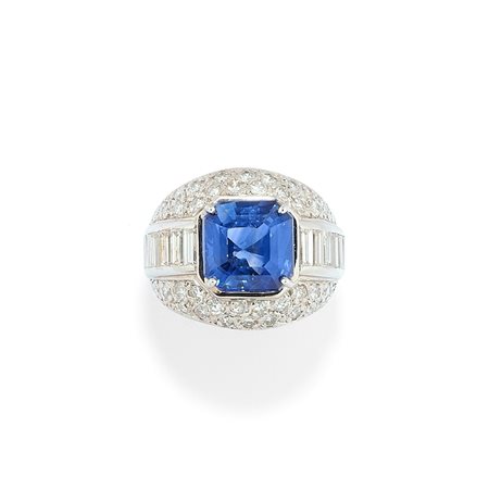 Anello con zaffiro e diamanti