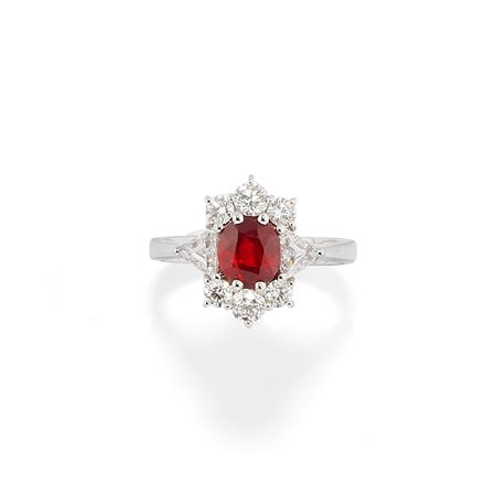 Anello con rubino