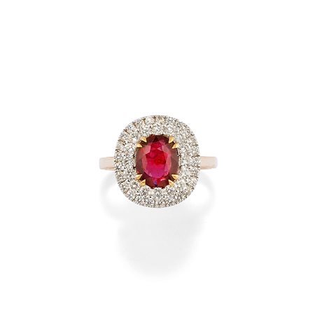Anello con rubino e diamanti