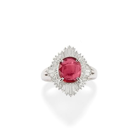 Anello con rubino e diamanti