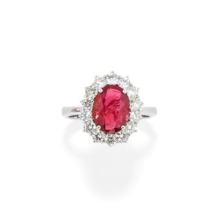 Anello con rubino e diamanti