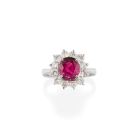 Anello con rubino e diamanti 