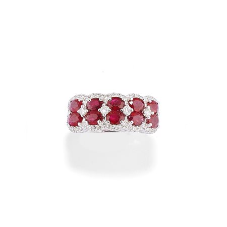Anello con rubini e diamanti