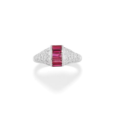 Anello con rubini e diamanti