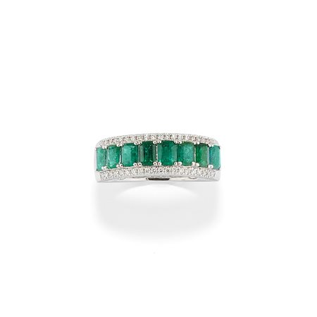 Anello con smeraldi e diamanti