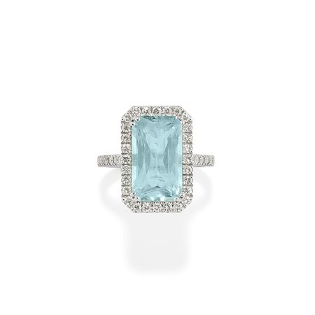 Anello con acquamarina