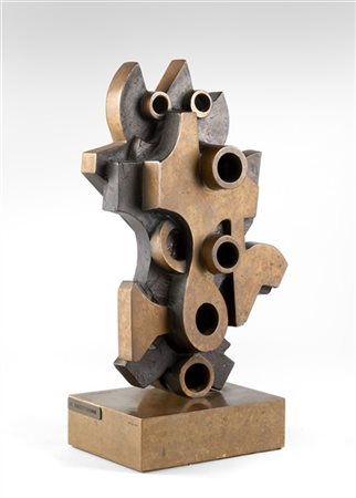 Umberto Mastroianni "Compatto" 1974
bronzo
cm 33x20x11
Firmato in basso 
Timbro